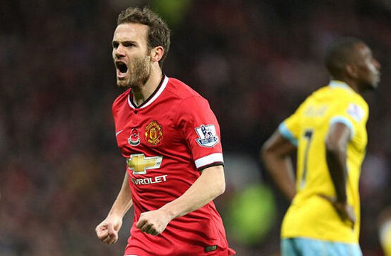 表现出色, 在照片旁边, 俱乐部证实