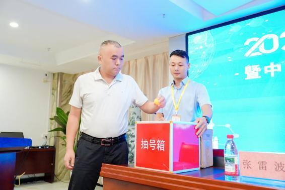 追求, 国防工会职, img